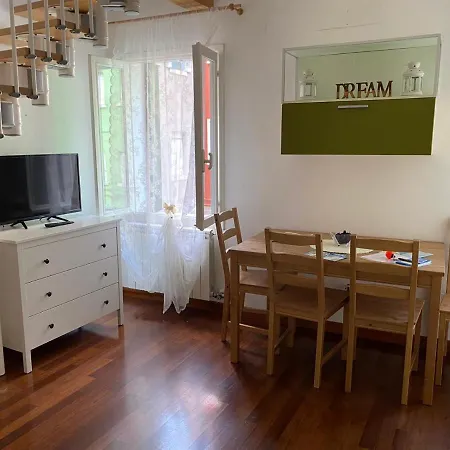 Ciosot House *